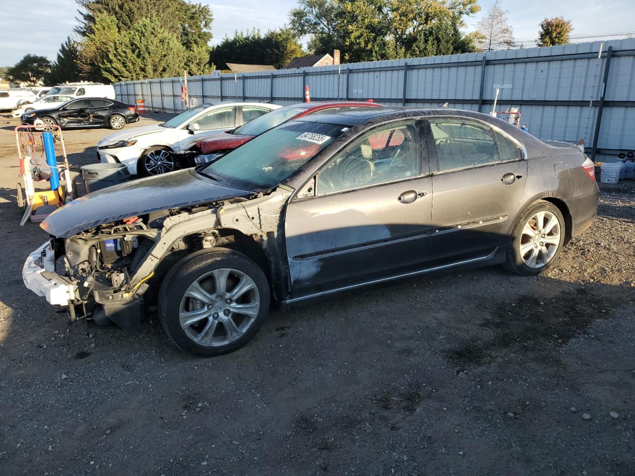 2010 Acura RL Technology, VIN JH4KB2F61AC001330 — Side