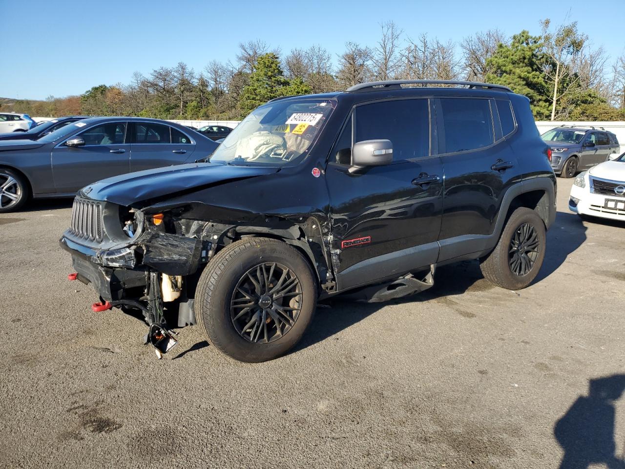 2015 Jeep Renegade Trailhawk, VIN ZACCJBCT0FPC07146 — Бок