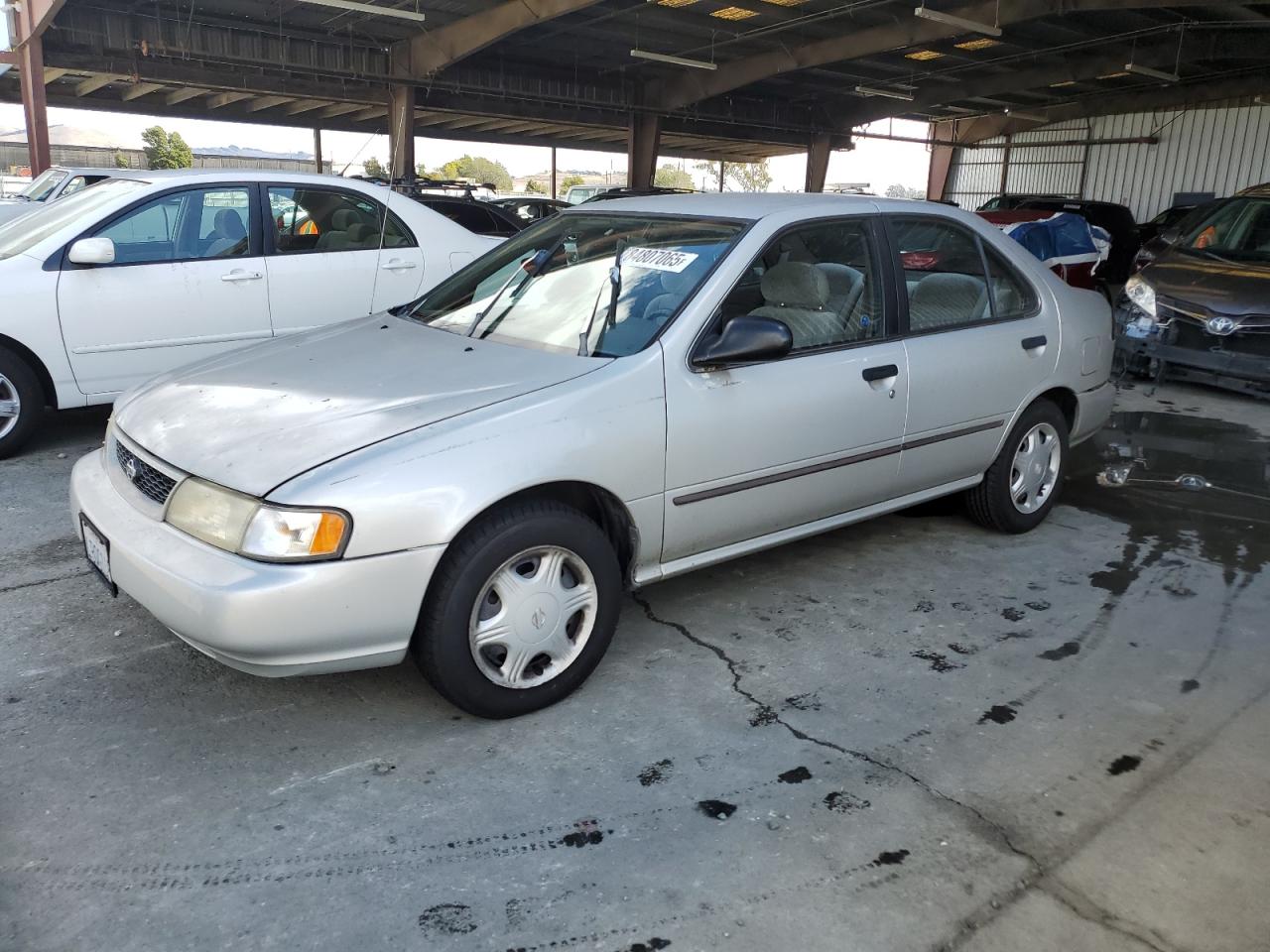 1998 Nissan Sentra XE, VIN 1N4AB41D4WC741692 — Зад