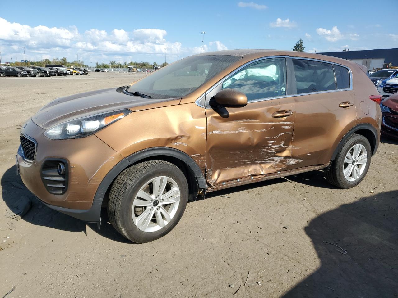 2018 Kia Sportage LX, VIN KNDPMCAC9J7439865 — Бок