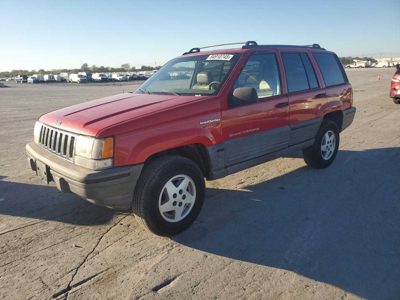 1995 Jeep Grand Cherokee Laredo, VIN 1J4FX58S7SC756526 — Minor dents and scratches
