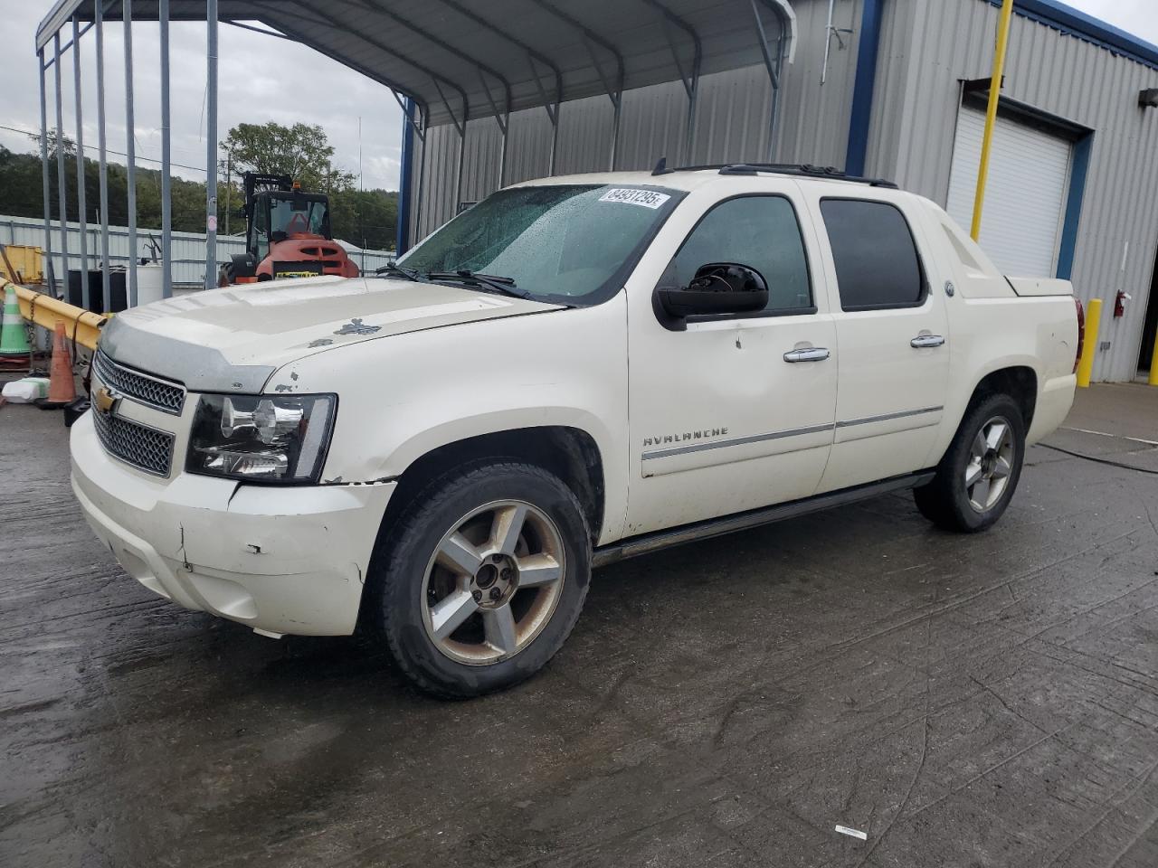 2013 Chevrolet Avalanche LTZ, VIN 3GNMCGE04DG197435 — Side