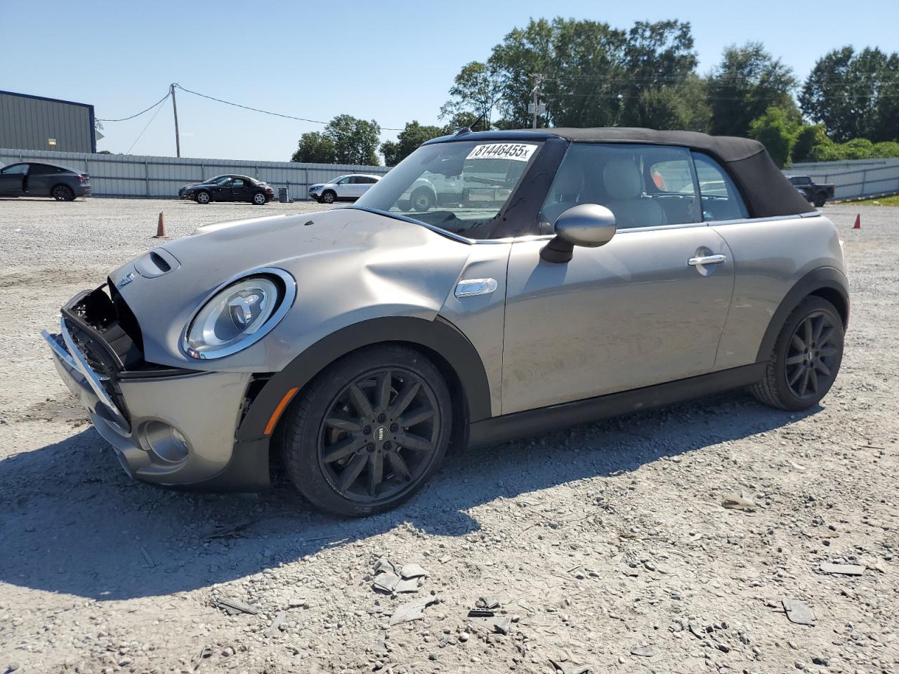 2017 MINI Convertible Cooper S, VIN WMWWG9C30H3C81582 — Перед
