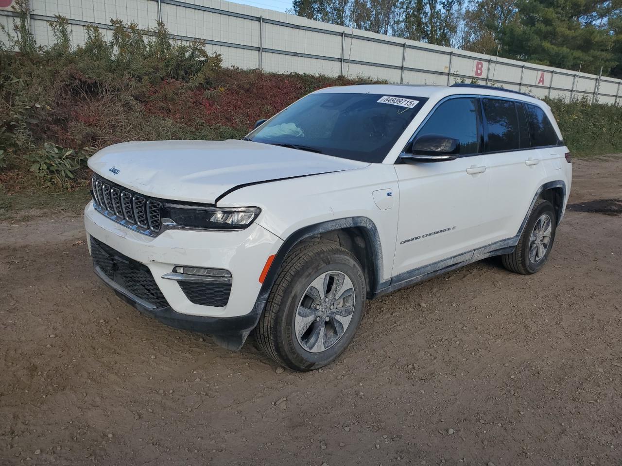 2025 Jeep Grand Cherokee, VIN 1C4RJYB6XS8665853 — Front end
