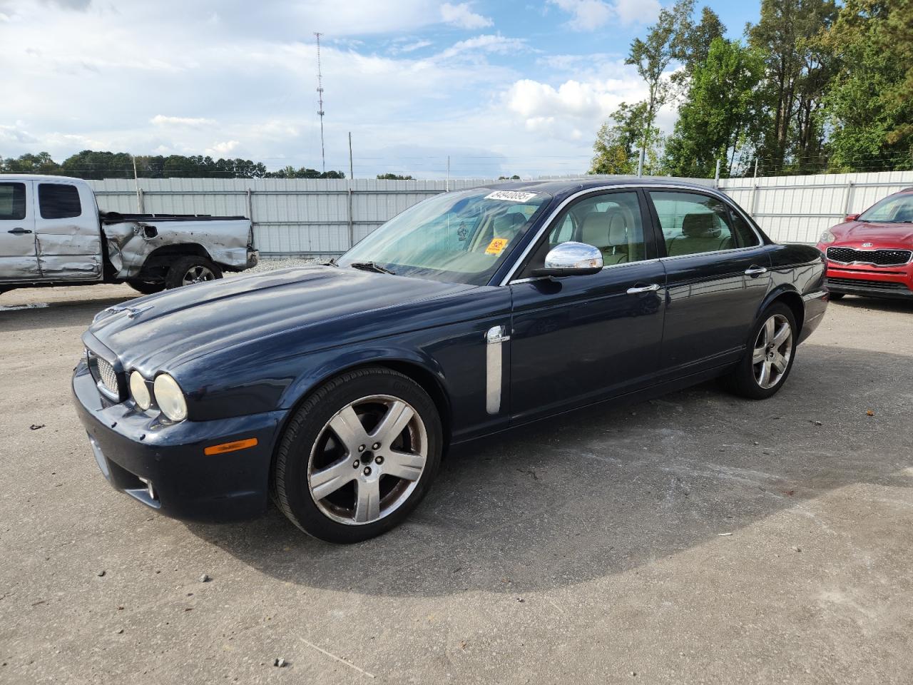 2008 Jaguar XJ Vanden Plas, VIN SAJWA82B68SH23893 — Minor dents and scratches