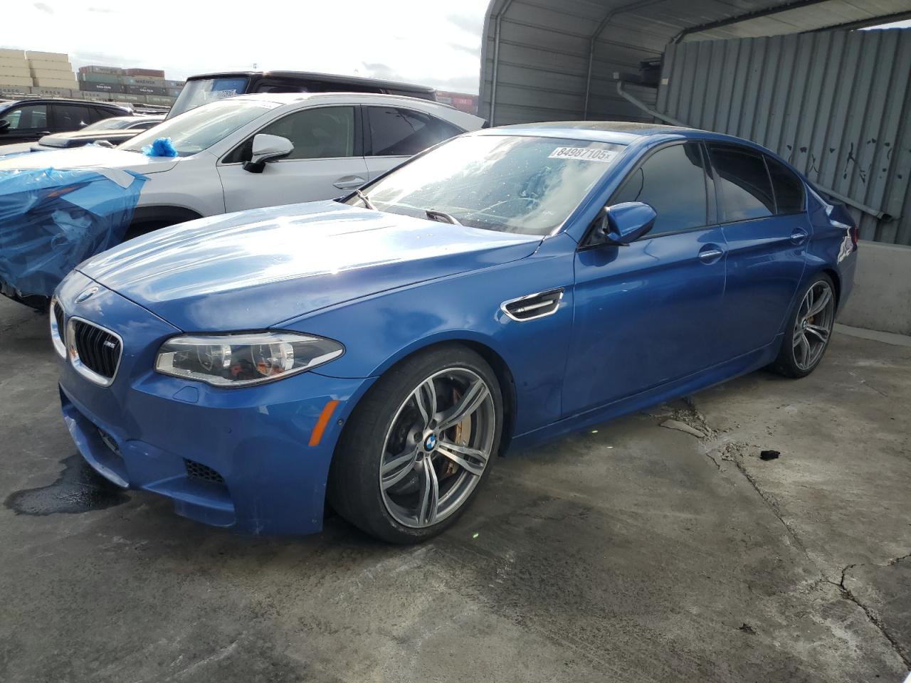 2016 BMW M5, VIN WBSFV9C5XGG343416 — Бок