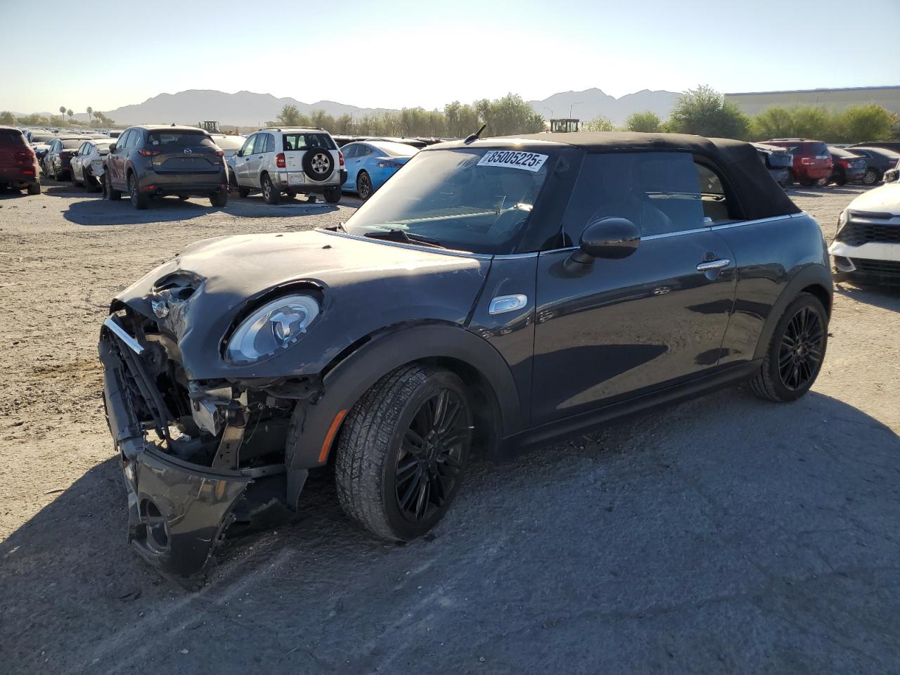2017 MINI Convertible Cooper S, VIN WMWWG9C31H3C81767 — Перед