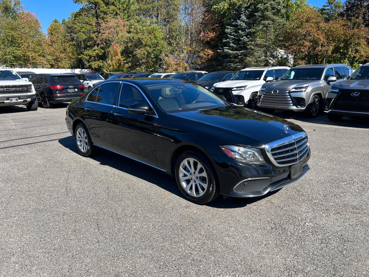 2017 Mercedes-Benz E 300 Luxury, VIN WDDZF4KB4HA086940 — Minor dents and scratches