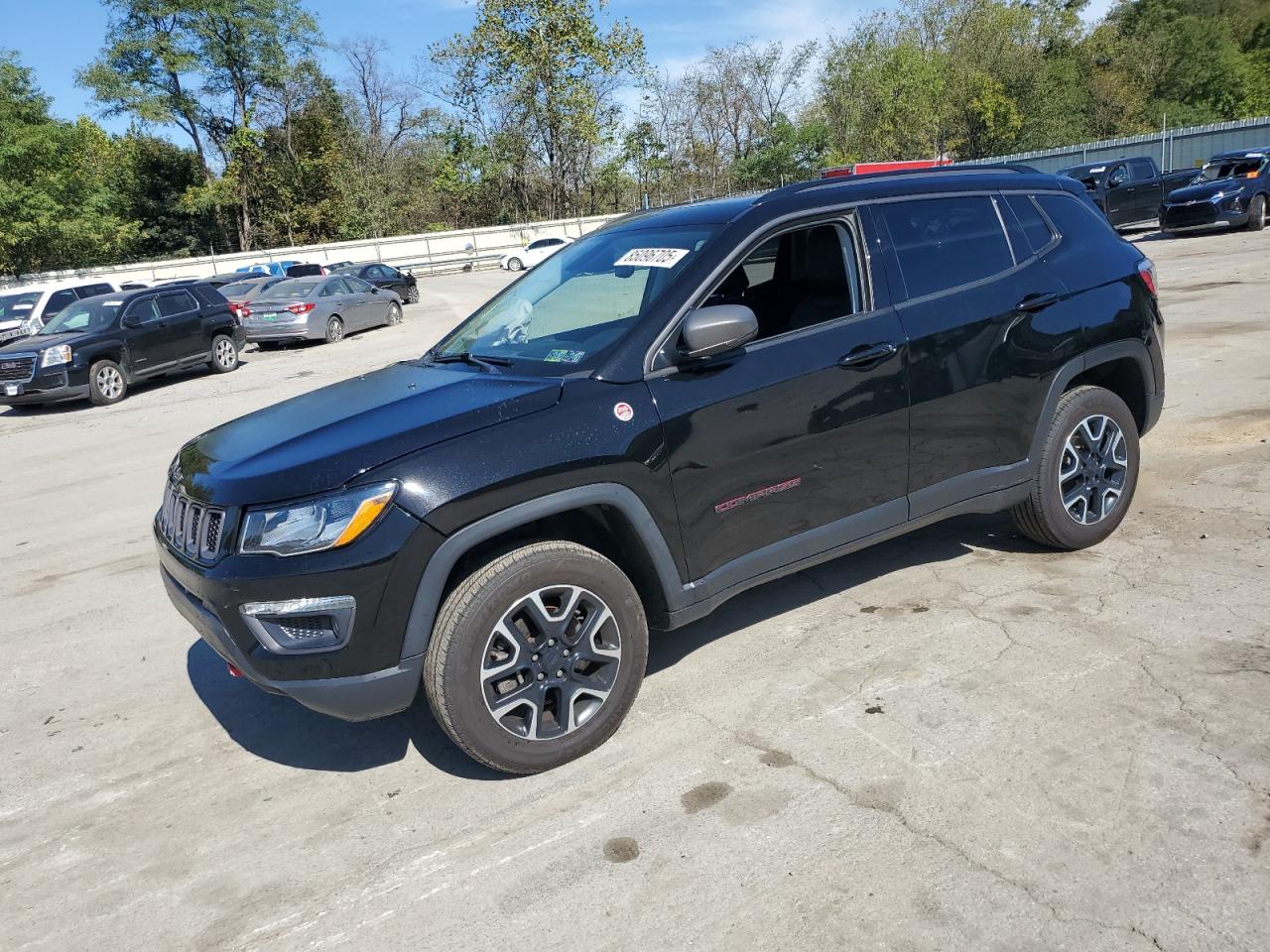 2019 Jeep Compass Trailhawk, VIN 3C4NJDDB8KT818653 — Перед