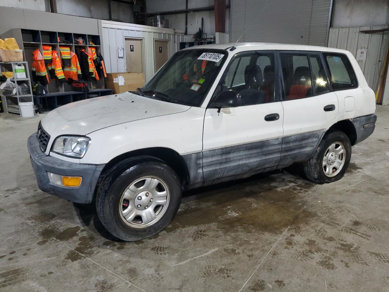 1998 Toyota RAV4, VIN JT3HP10V6W0166312 — Minor dents and scratches