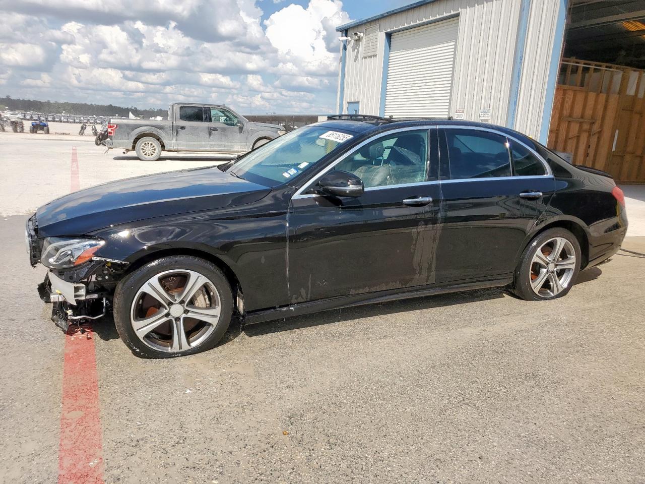 2017 Mercedes-Benz E 300 Luxury, VIN WDDZF4JB9HA119089 — Front end