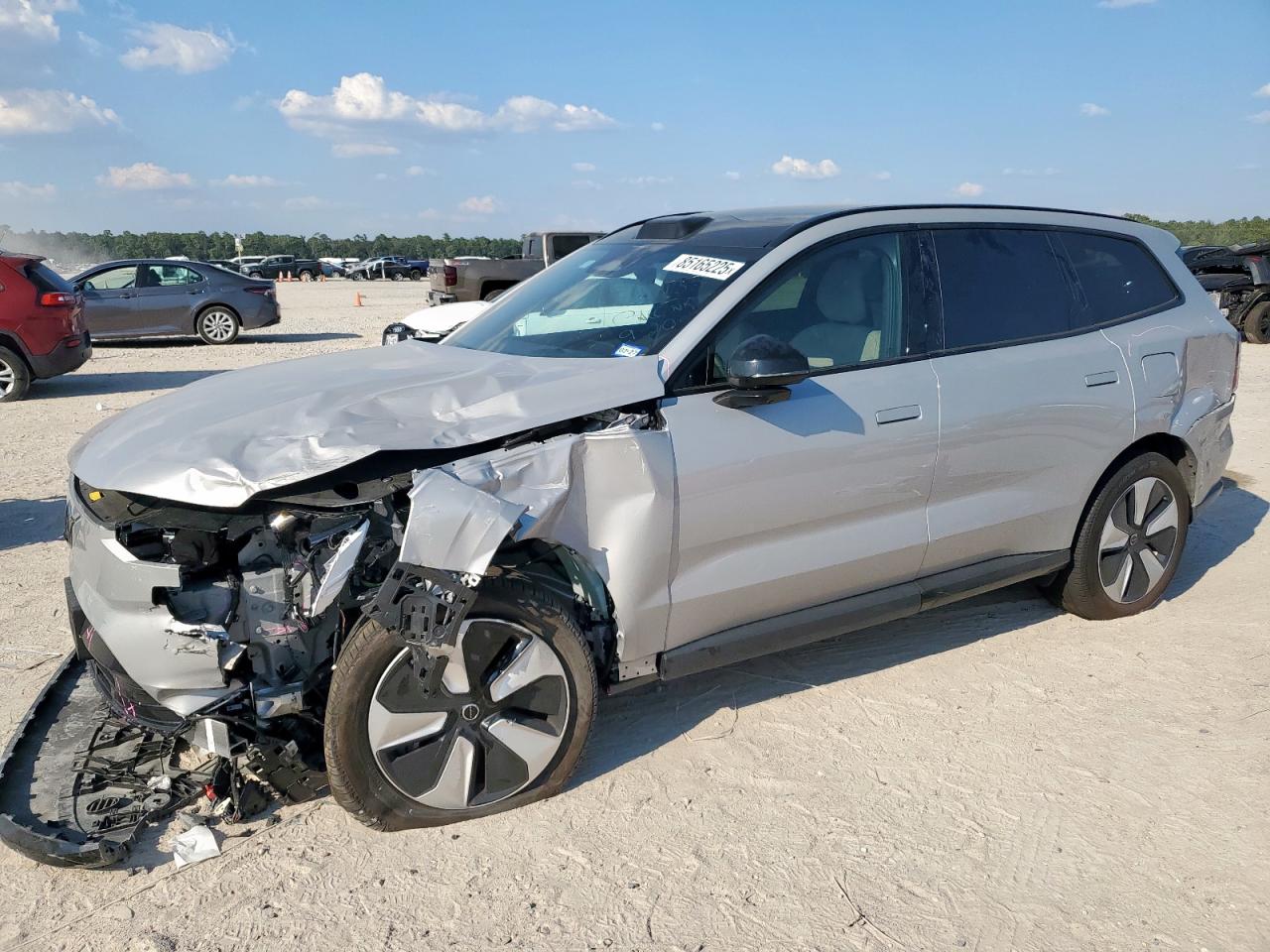 2025 Volvo Ex90, VIN 7JDE23VK7SG007668 — Front end