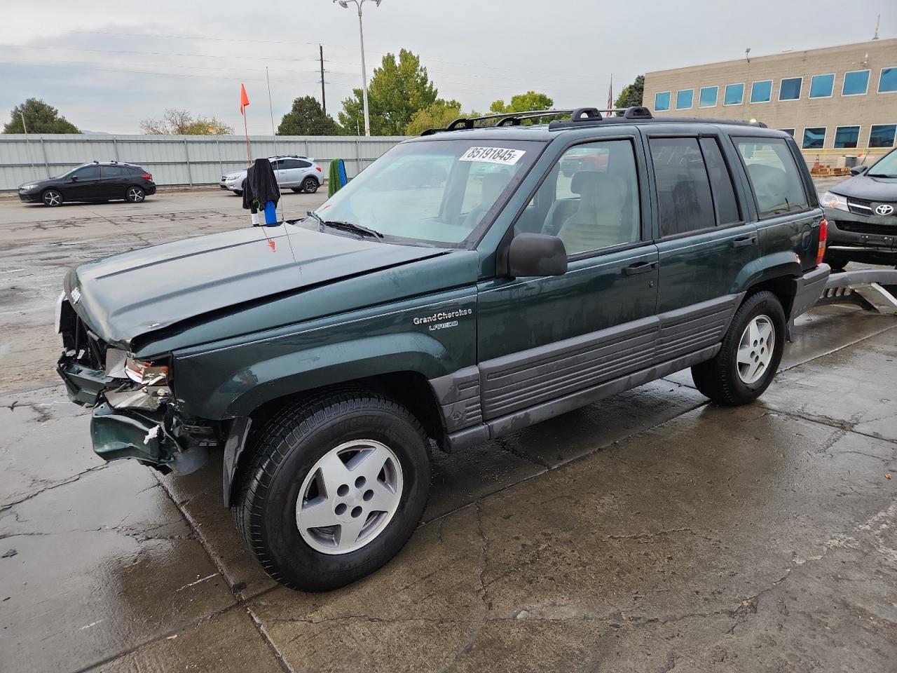 1994 Jeep Grand Cherokee Laredo, VIN 1J4GZ58S5RC195185 — Front end