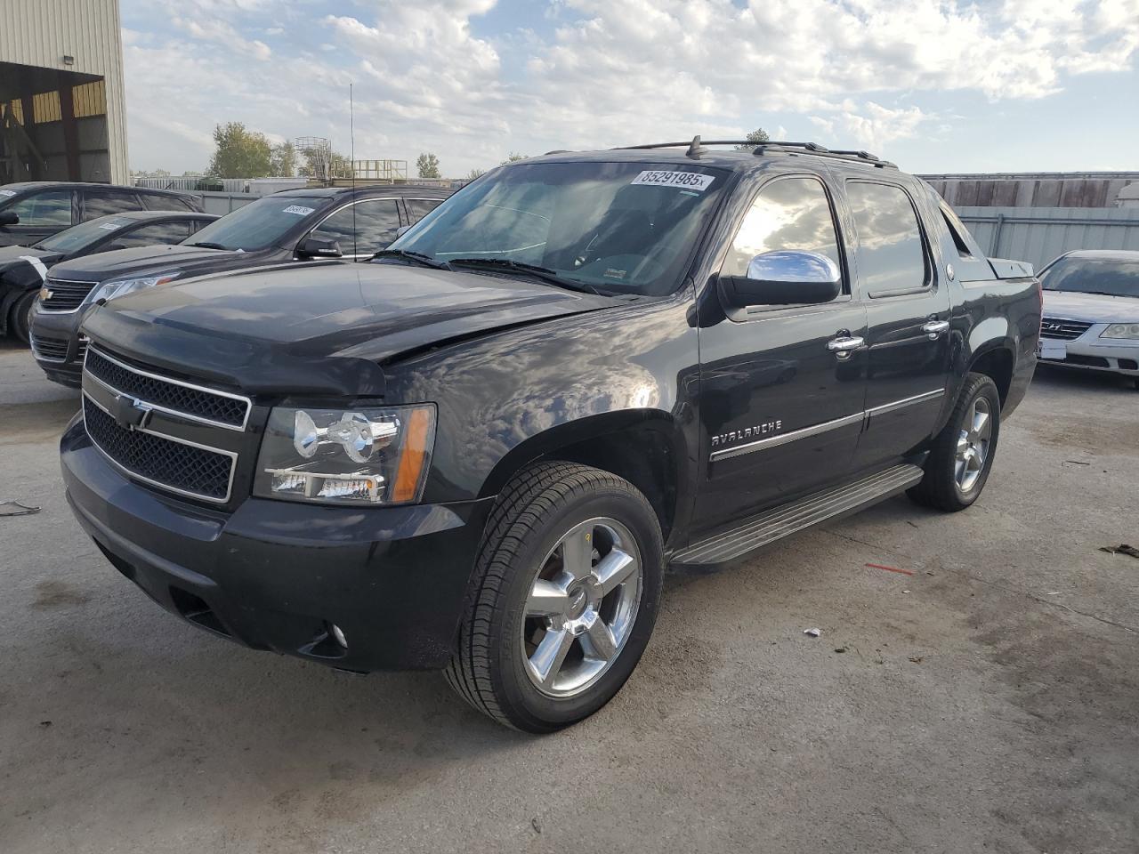 2013 Chevrolet Avalanche LTZ, VIN 3GNTKGE76DG380816 — Rear end