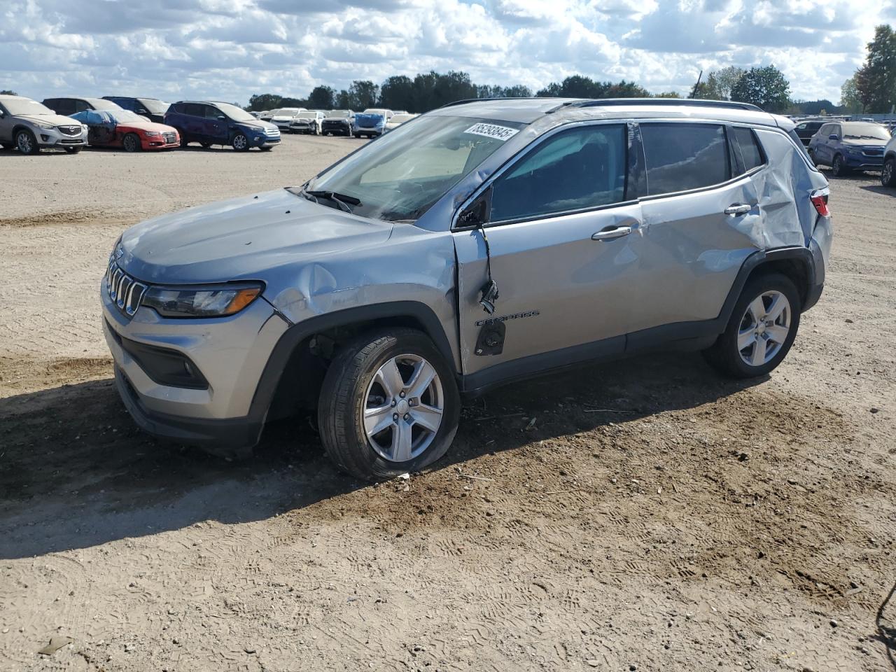 2022 Jeep Compass Latitude, VIN 3C4NJDBB4NT223533 — Side