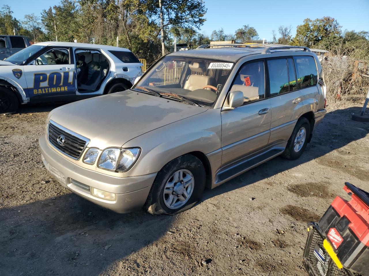 2000 Lexus LX 470, VIN JT6HT00W1Y0076604 — Rear end