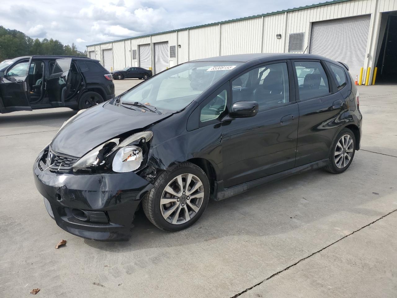 2013 Honda Fit Sport, VIN JHMGE8H54DC060591 — Перед