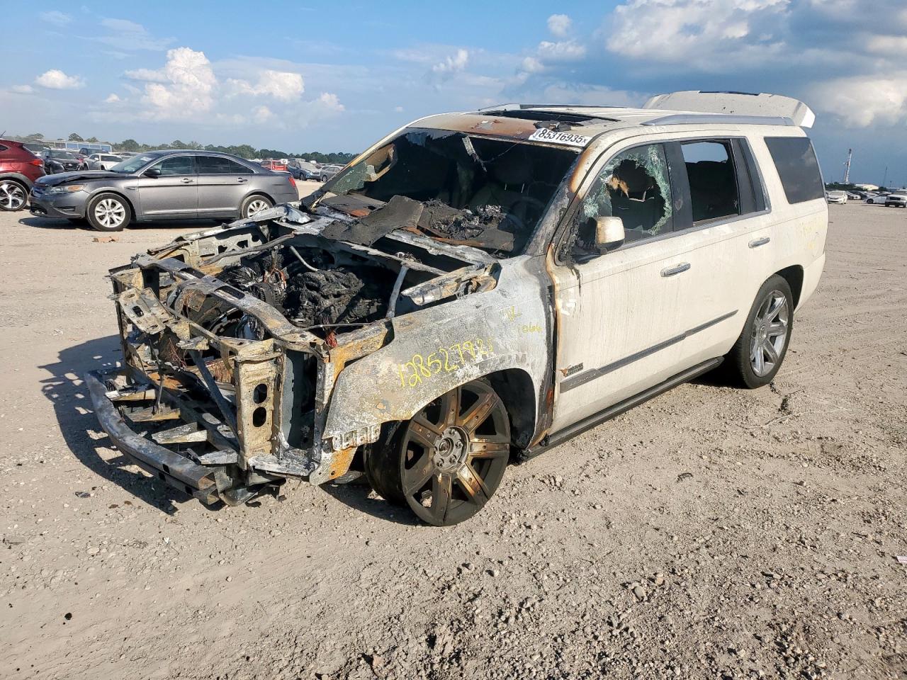 2015 Cadillac Escalade Premium, VIN 1GYS4CKJXFR201066 — Engine fire