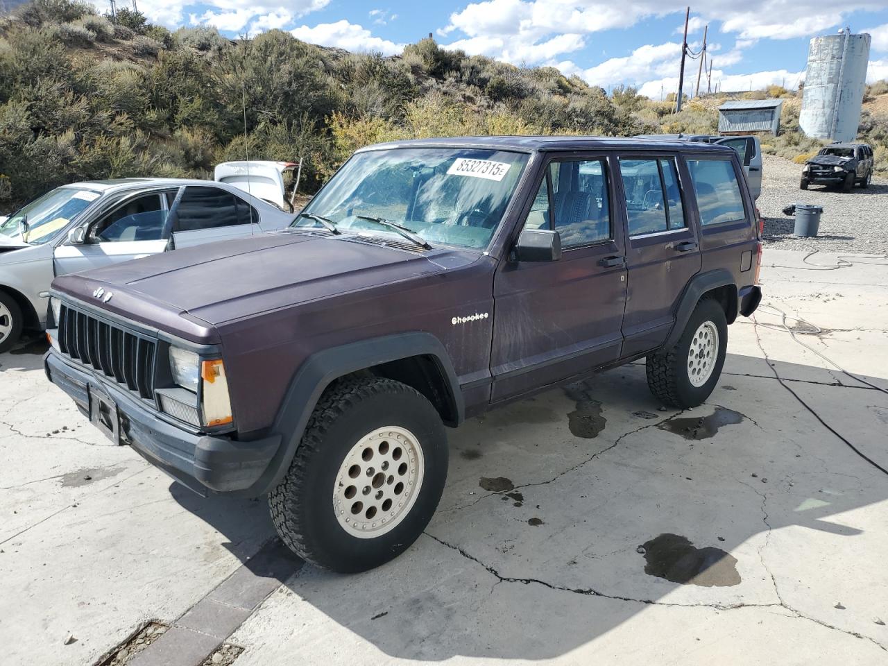 1991 Jeep Cherokee, VIN 1J4FJ88S0ML569019 — Rear end