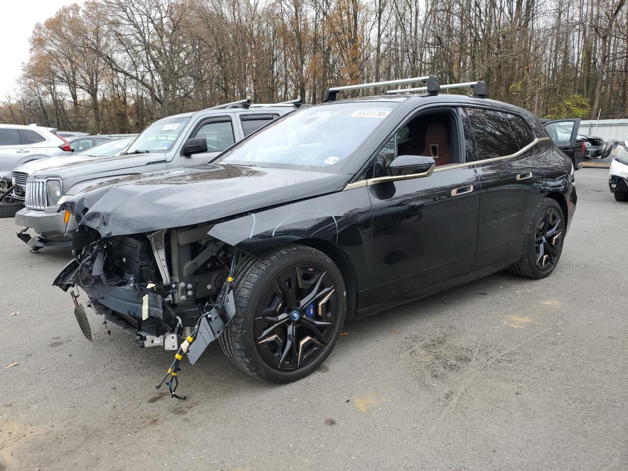 2023 BMW iX M60, VIN WB533CF04PCM51160 — Перед