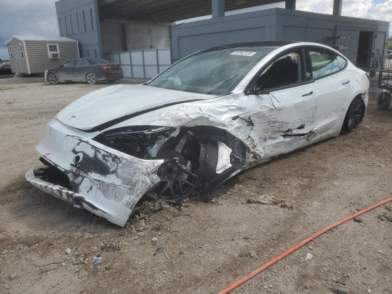 2025 Tesla Model 3 Long Range, VIN 5YJ3E1EA1SF883844 — Опрокидывание