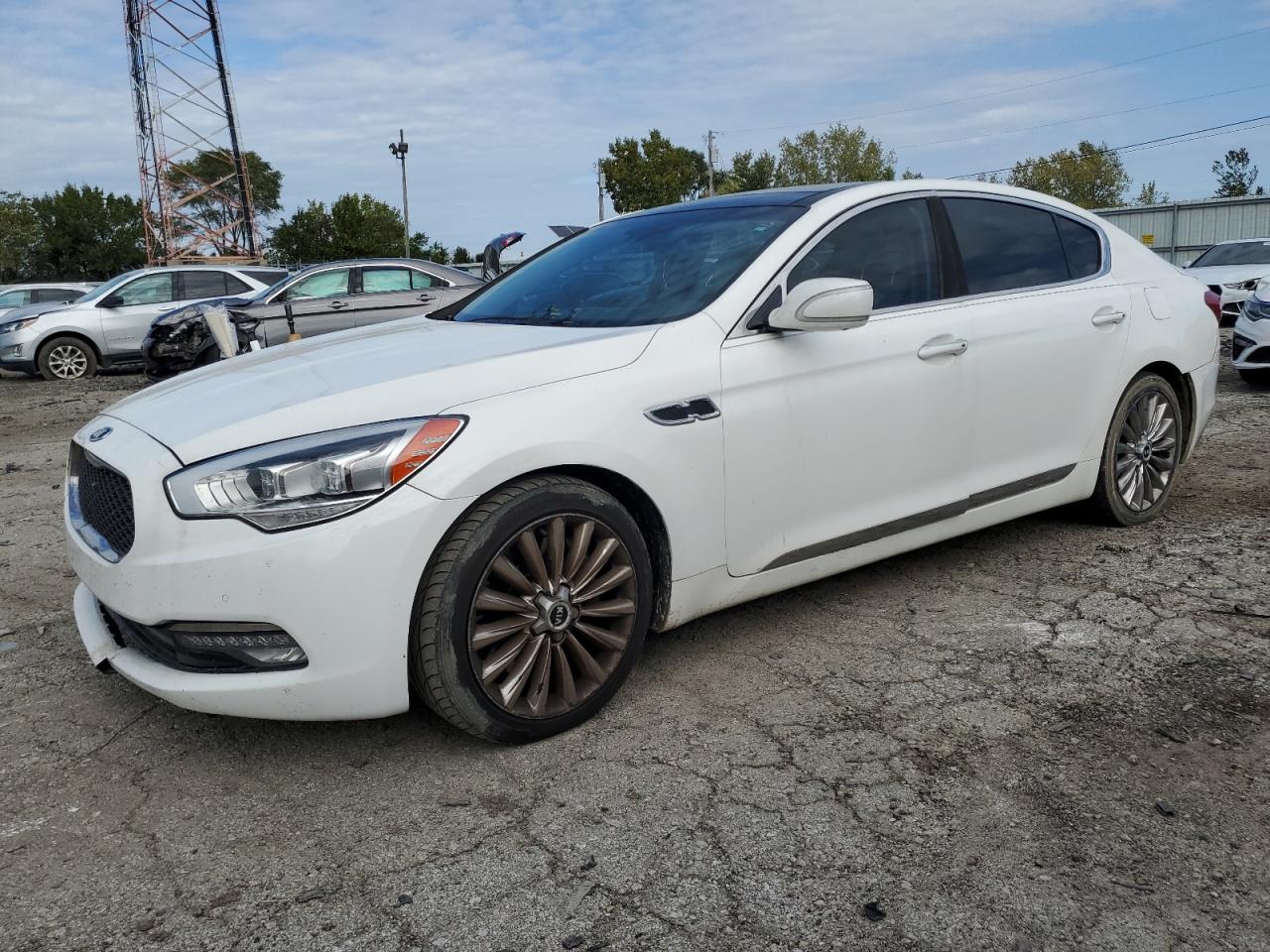 2015 Kia K900 Luxury, VIN KNALW4D42F6017210 — Side