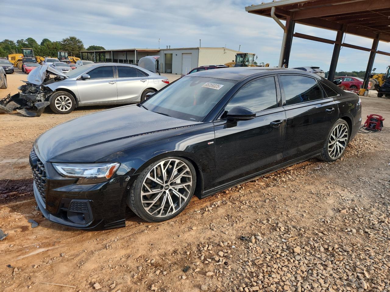 2022 Audi A8, VIN WAULDAF81NN009298 — Бок