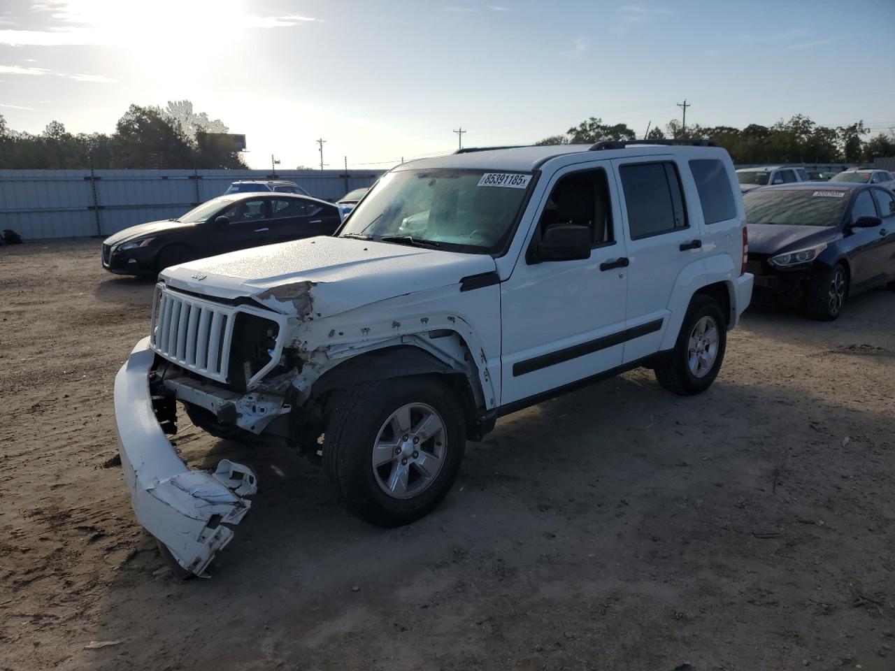 2012 Jeep Liberty Sport, VIN 1C4PJLAK8CW105013 — Перед