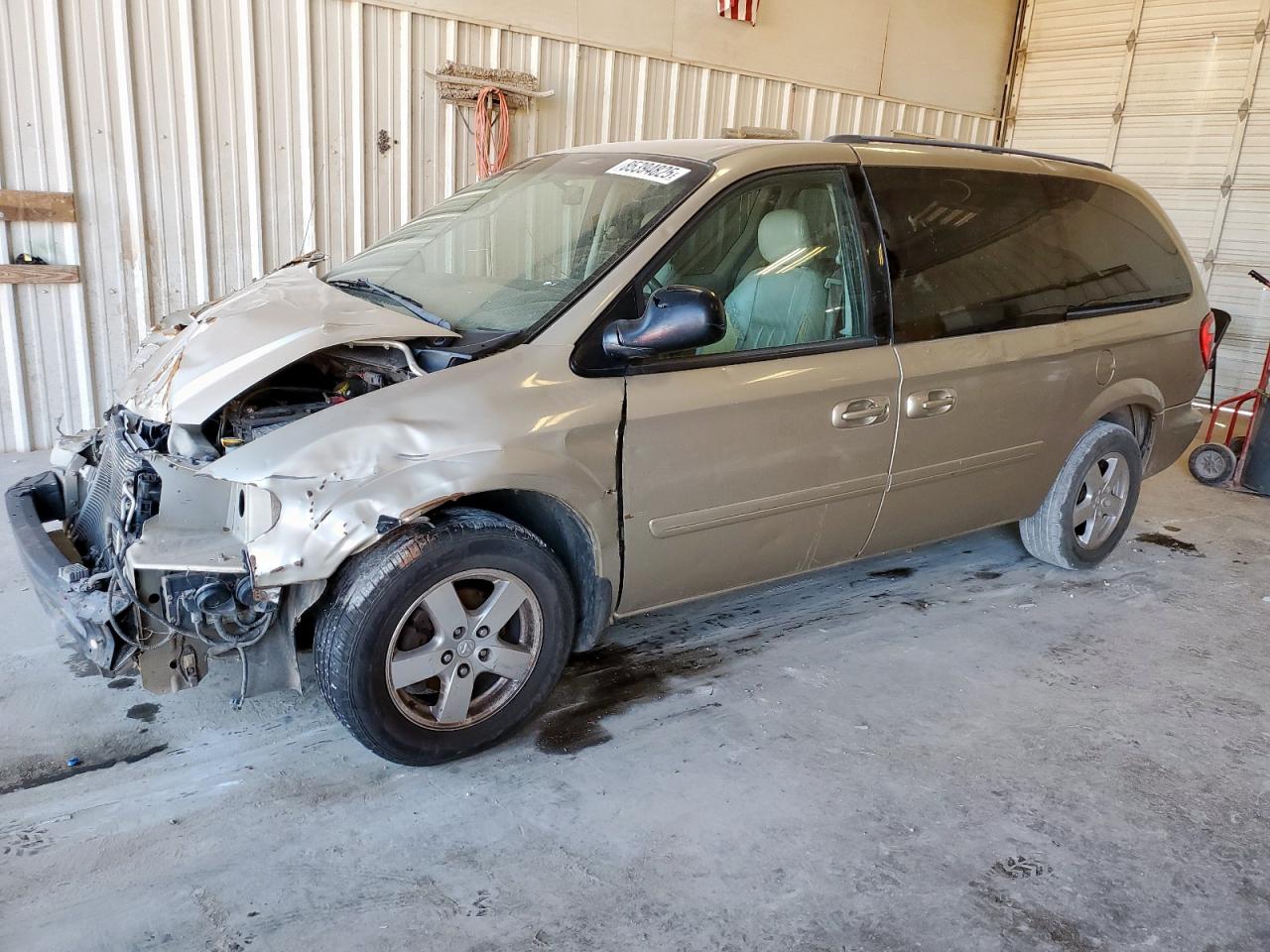 2007 Dodge Grand Caravan SXT, VIN 2D4GP44L47R344469 — Перед