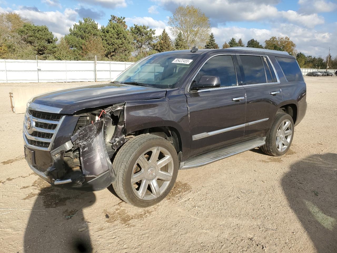 2015 Cadillac Escalade Luxury, VIN 1GYS4BKJ4FR195940 — Front end