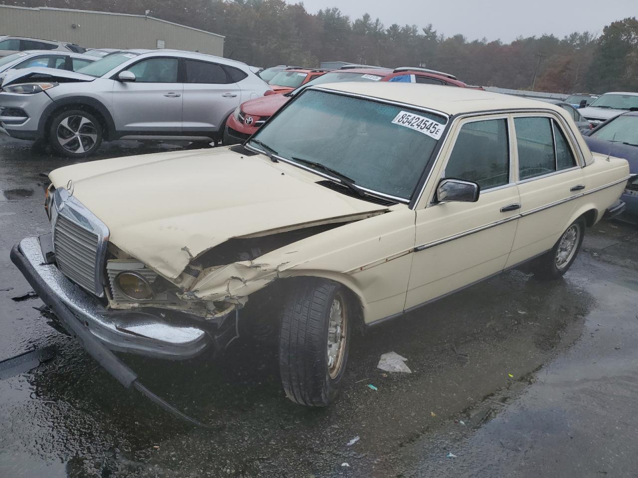 1983 Mercedes-Benz 300 D, VIN WDBAB33AXDB033634 — Front end