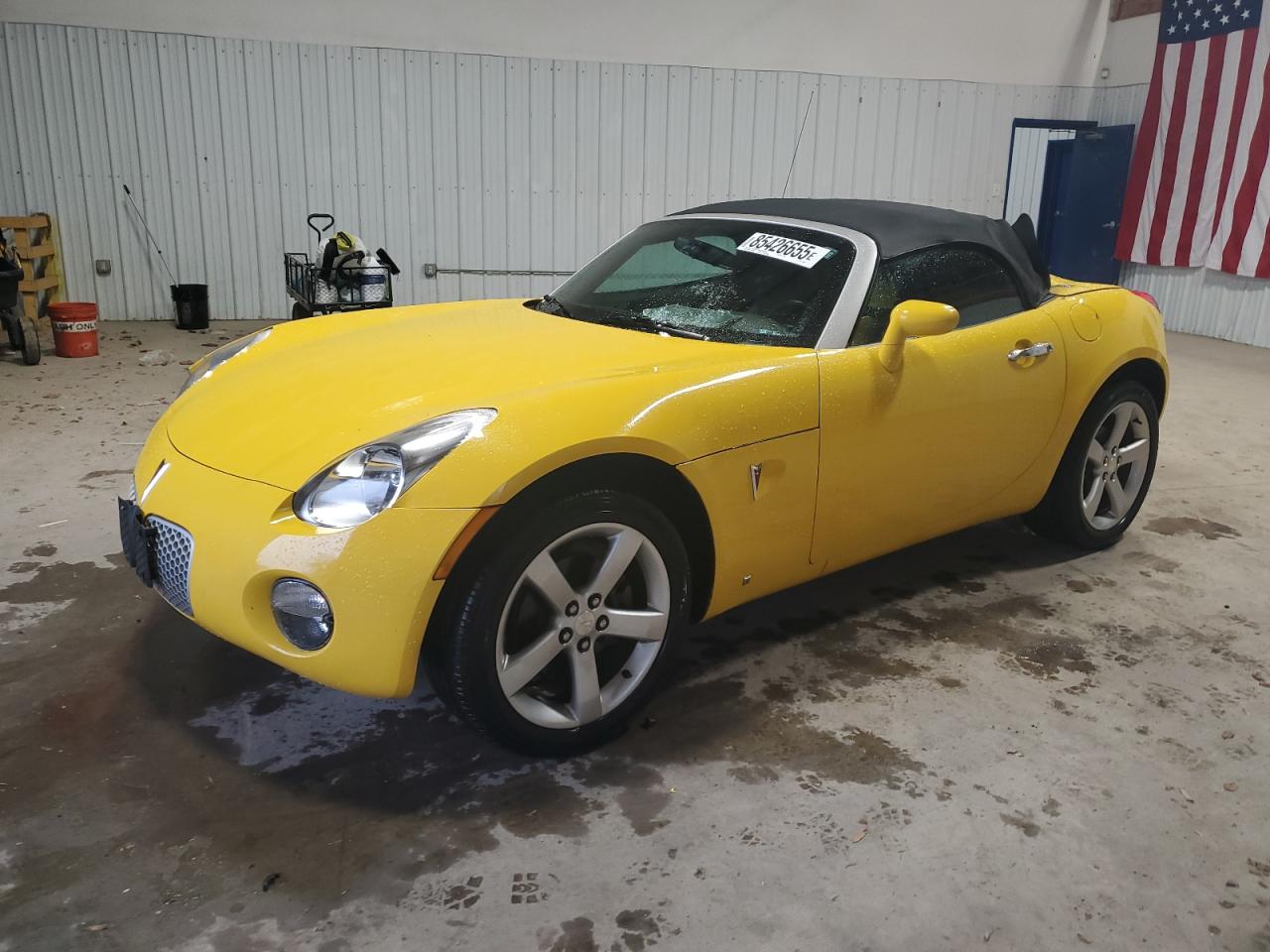 2007 Pontiac Solstice, VIN 1G2MB35B37Y134623 — Side