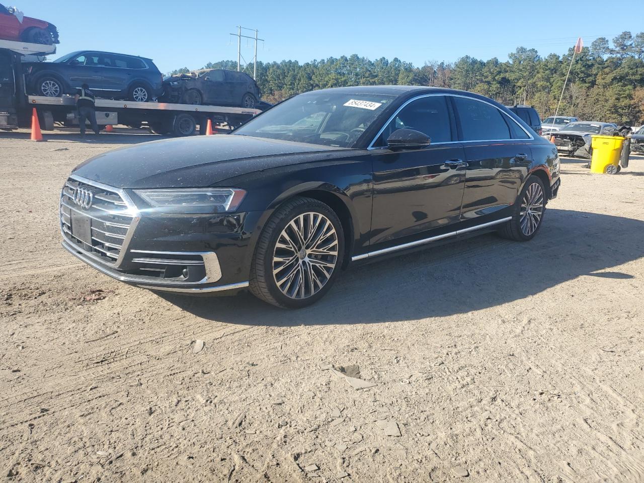 2019 Audi A8, VIN WAU8DAF86KN014143 — Зад