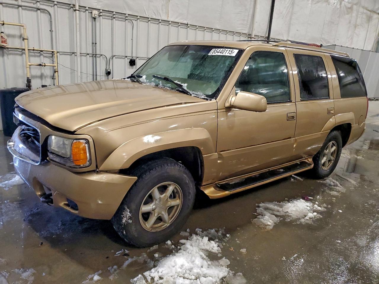 2000 GMC Denali, VIN 1GKEK13RXYR136888 — Перед