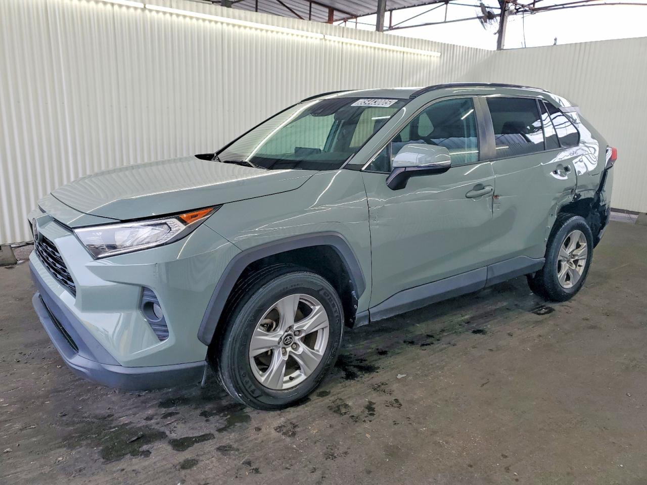 2020 Toyota RAV4 XLE, VIN 2T3W1RFV9LW067324 — Side