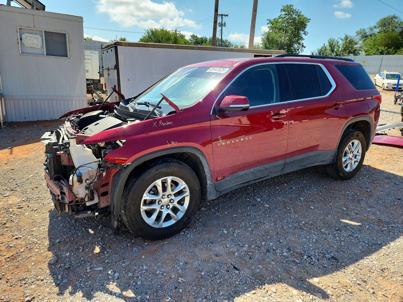 2019 Chevrolet Traverse LT Cloth, VIN 1GNERGKW1KJ132534 — Перед