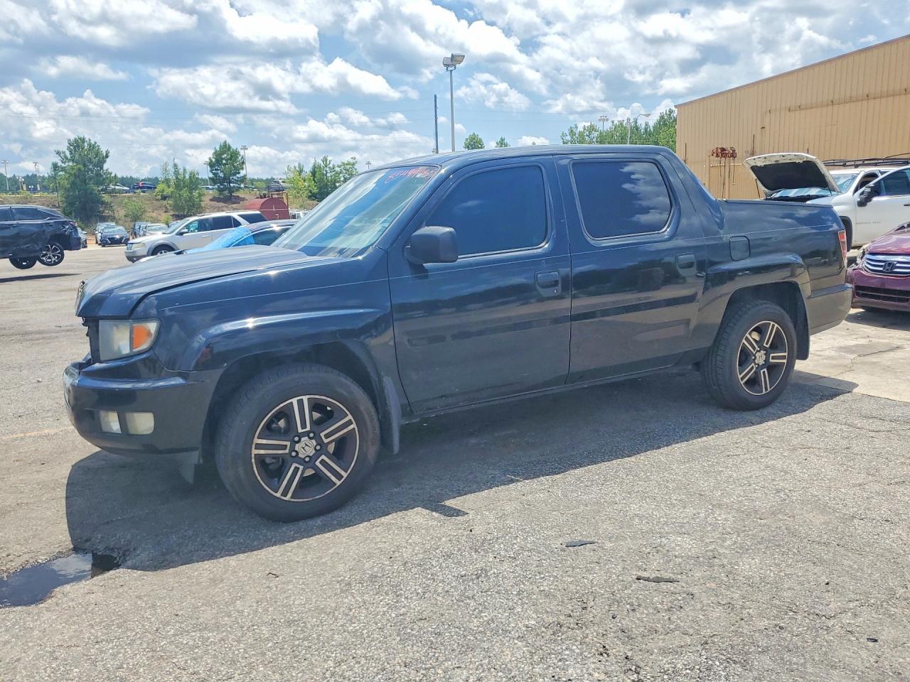 2014 Honda Ridgeline Sport, VIN 5FPYK1F72EB014652 — Front end