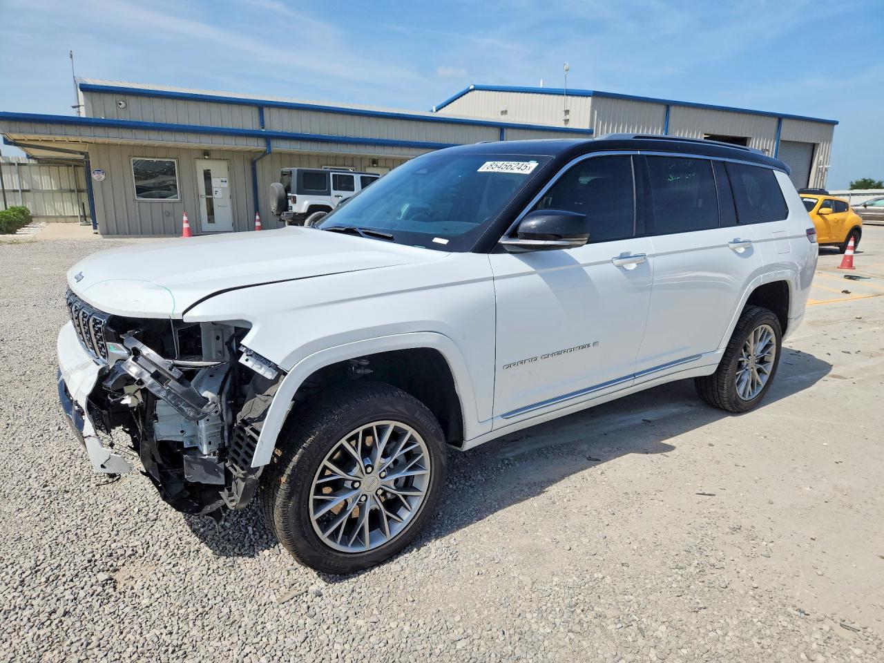 2023 Jeep Grand Cherokee Summit, VIN 1C4RJKEG0P8718312 — Front end