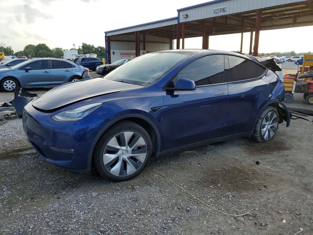 2022 Tesla Model Y Long Range, VIN 7SAYGAEE8NF383562 — Rear end