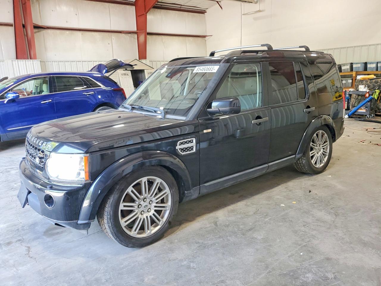 2011 Land Rover LR4 HSE, VIN SALAG2D42BA573710 — Normal wear