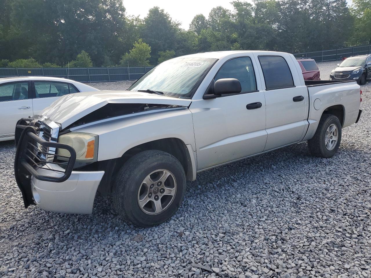 2007 Dodge Dakota SLT, VIN 1D7HW48P37S212566 — Перед