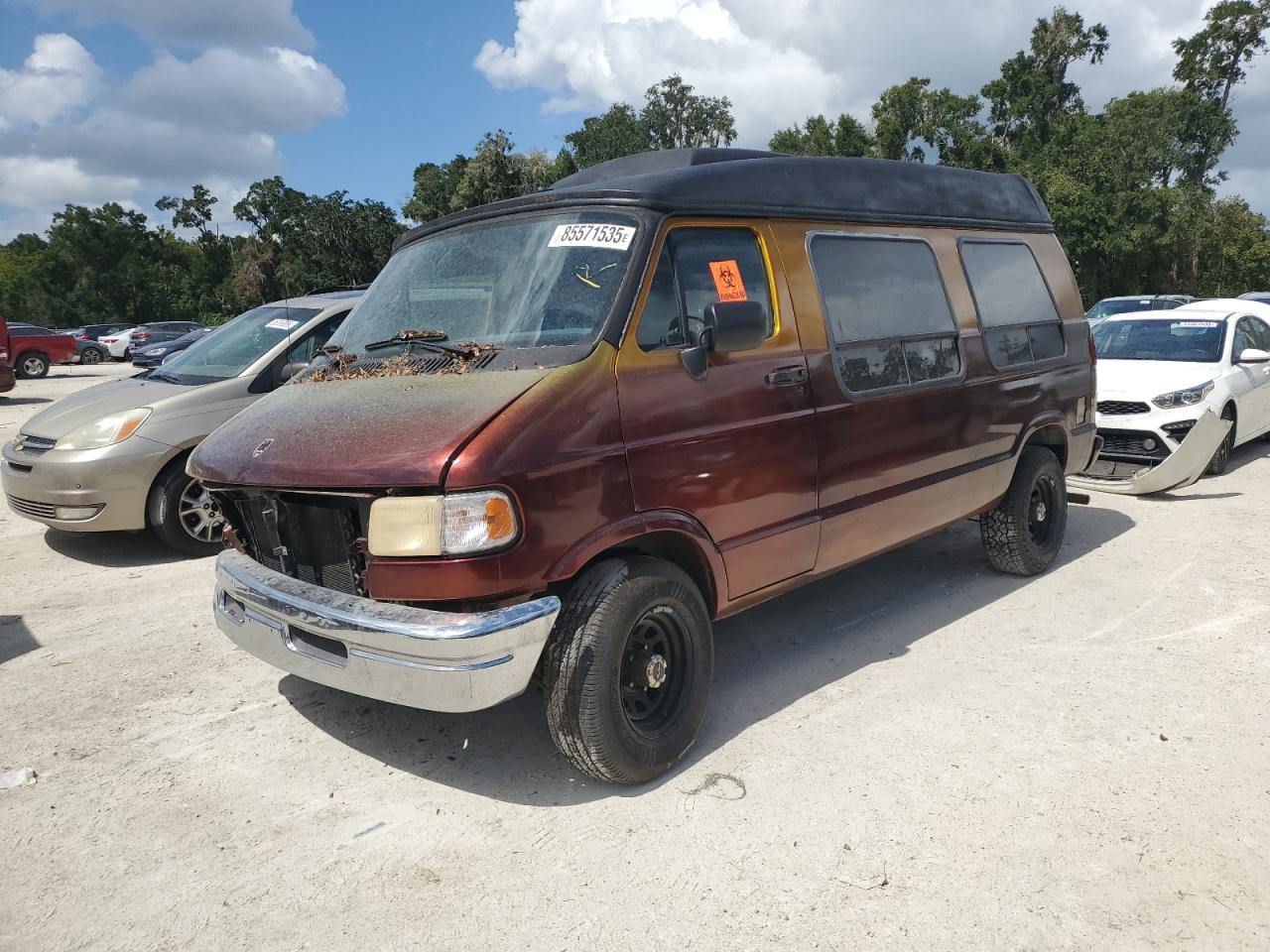 1996 Dodge Cargo, VIN 2B6HB21Y3TK104597 — Front end