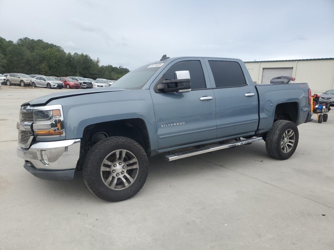 2016 Chevrolet Silverado 1500 LT, VIN 3GCUKREC3GG312080 — Front end