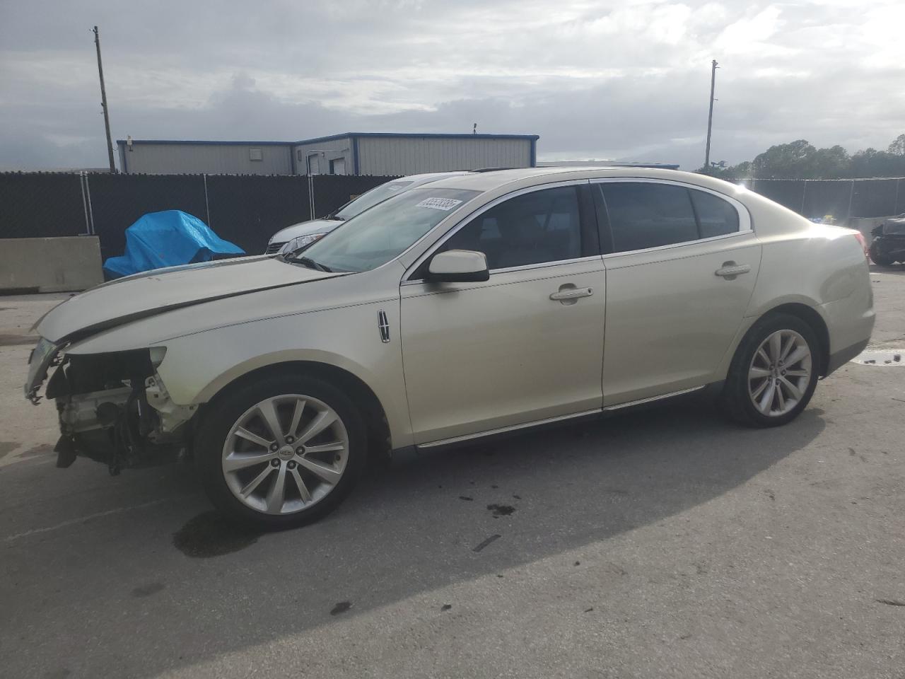 2011 Lincoln MKS, VIN 1LNHL9DR5BG608979 — Front end
