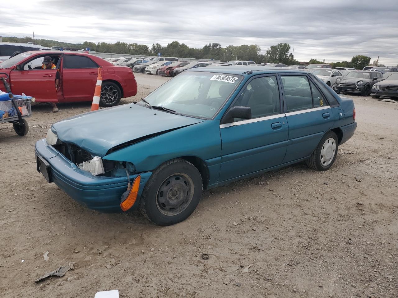 1995 Ford Escort, VIN 1FASP14J0SW295927 — Front end