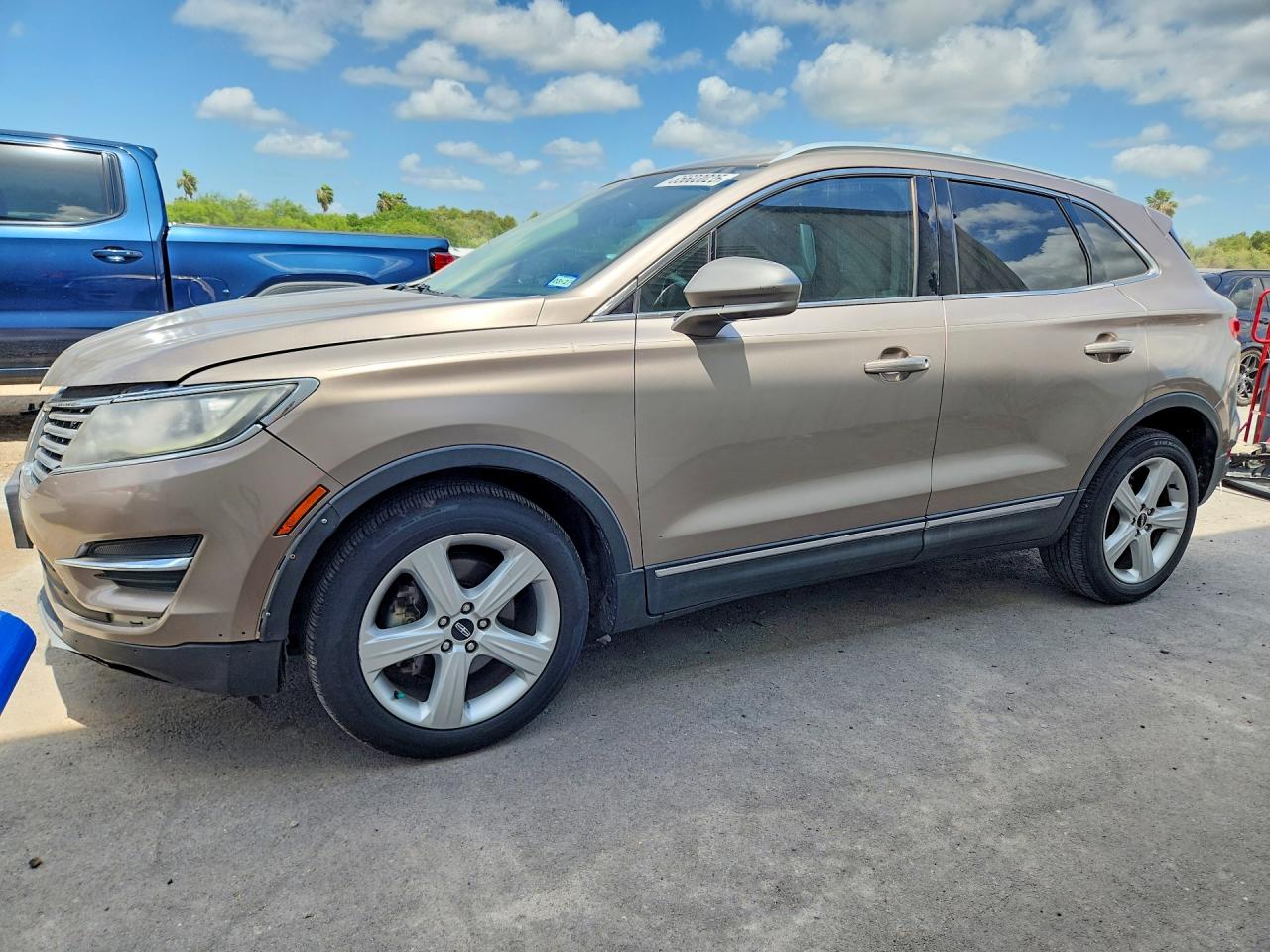2018 Lincoln MKC Premiere, VIN 5LMCJ1C92JUL01706 — Minor dents and scratches