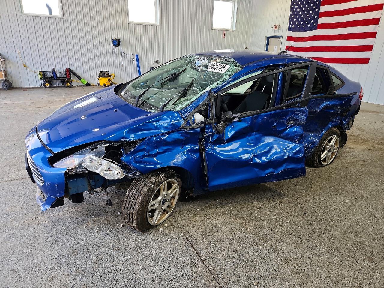 2019 Ford Fiesta SE, VIN 3FADP4BJ1KM135052 — Бок