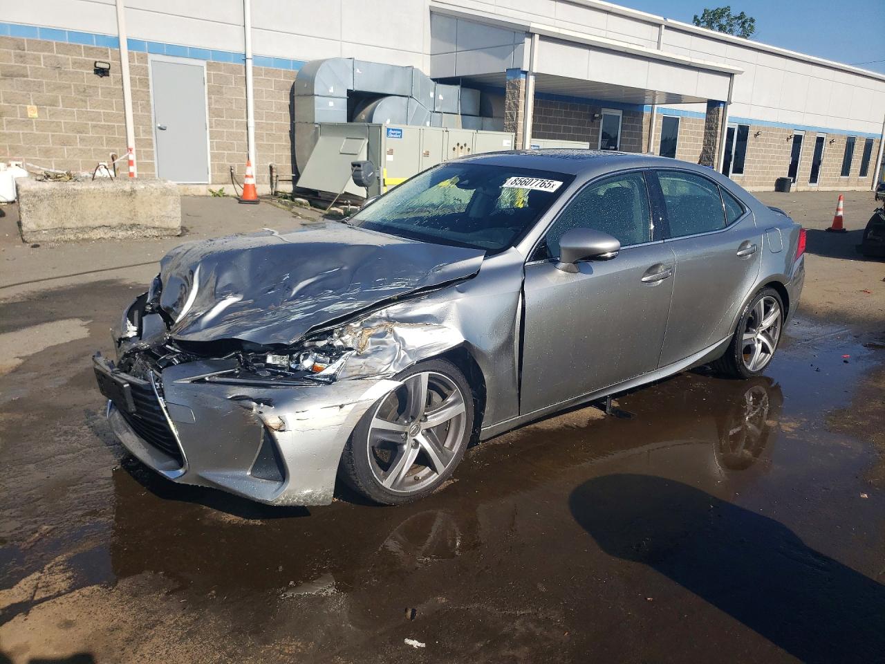 2019 Lexus IS 300 F Sport, VIN JTHC81D28K5038569 — Перед