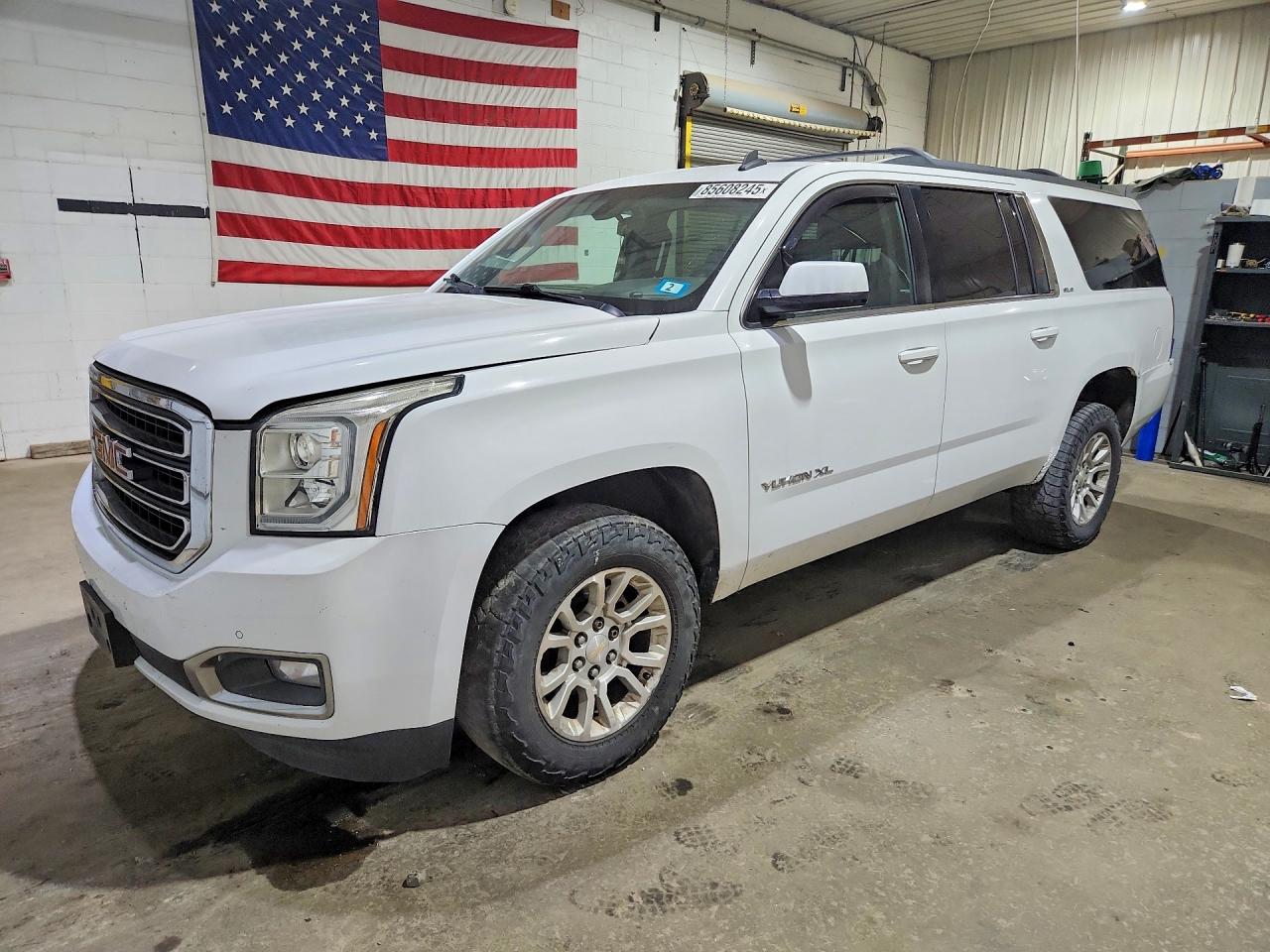 2015 GMC Yukon XL SLE, VIN 1GKS2GKC4FR127765 — Мелкие вмятины и царапины