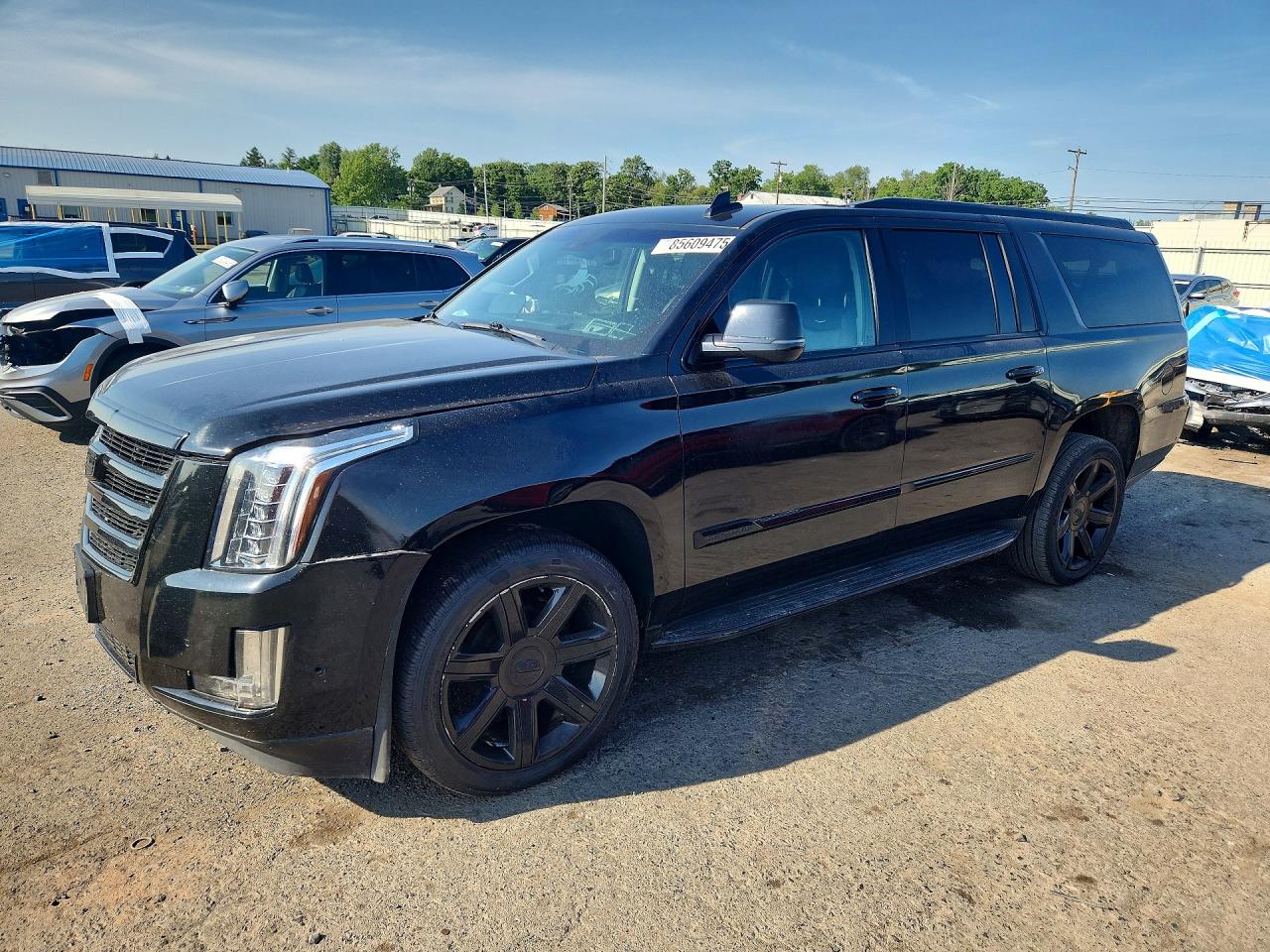2018 Cadillac Escalade ESV Luxury, VIN 1GYS4HKJ3JR115085 — Side